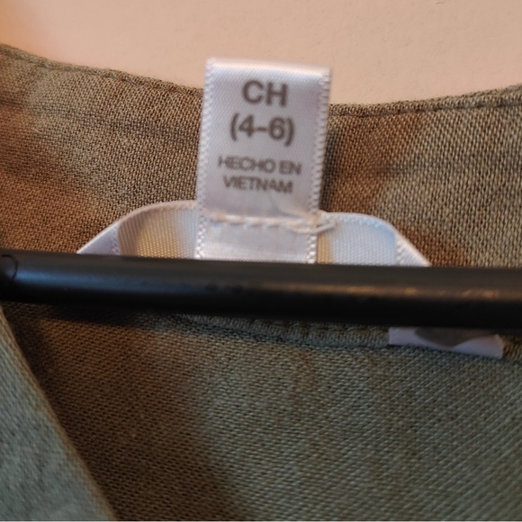 V-neck button down - Picture 2 of 4